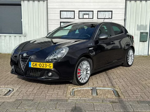 Alfa Romeo Giulietta 1.4 T Exclusive QV Line Leder | Navi | Clima | Trekhaak
